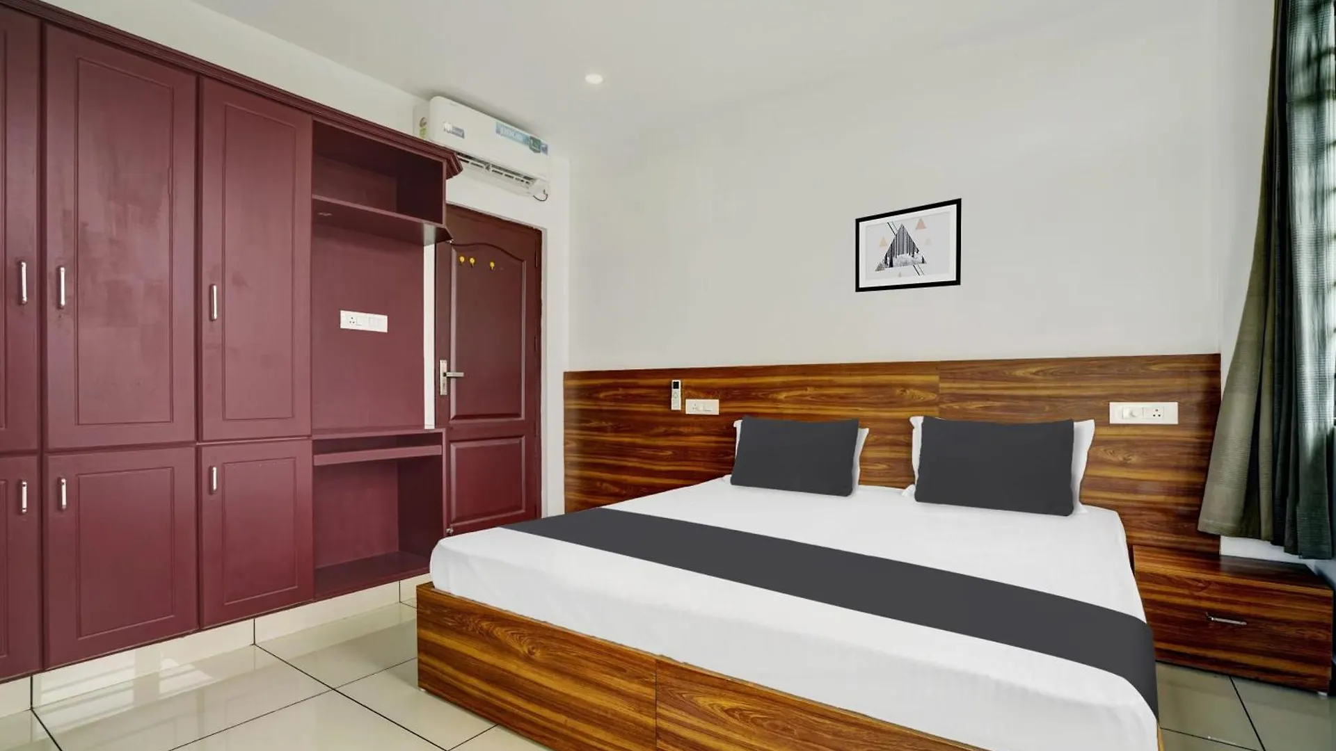 Alwaye Hotel O Ferryland Residency