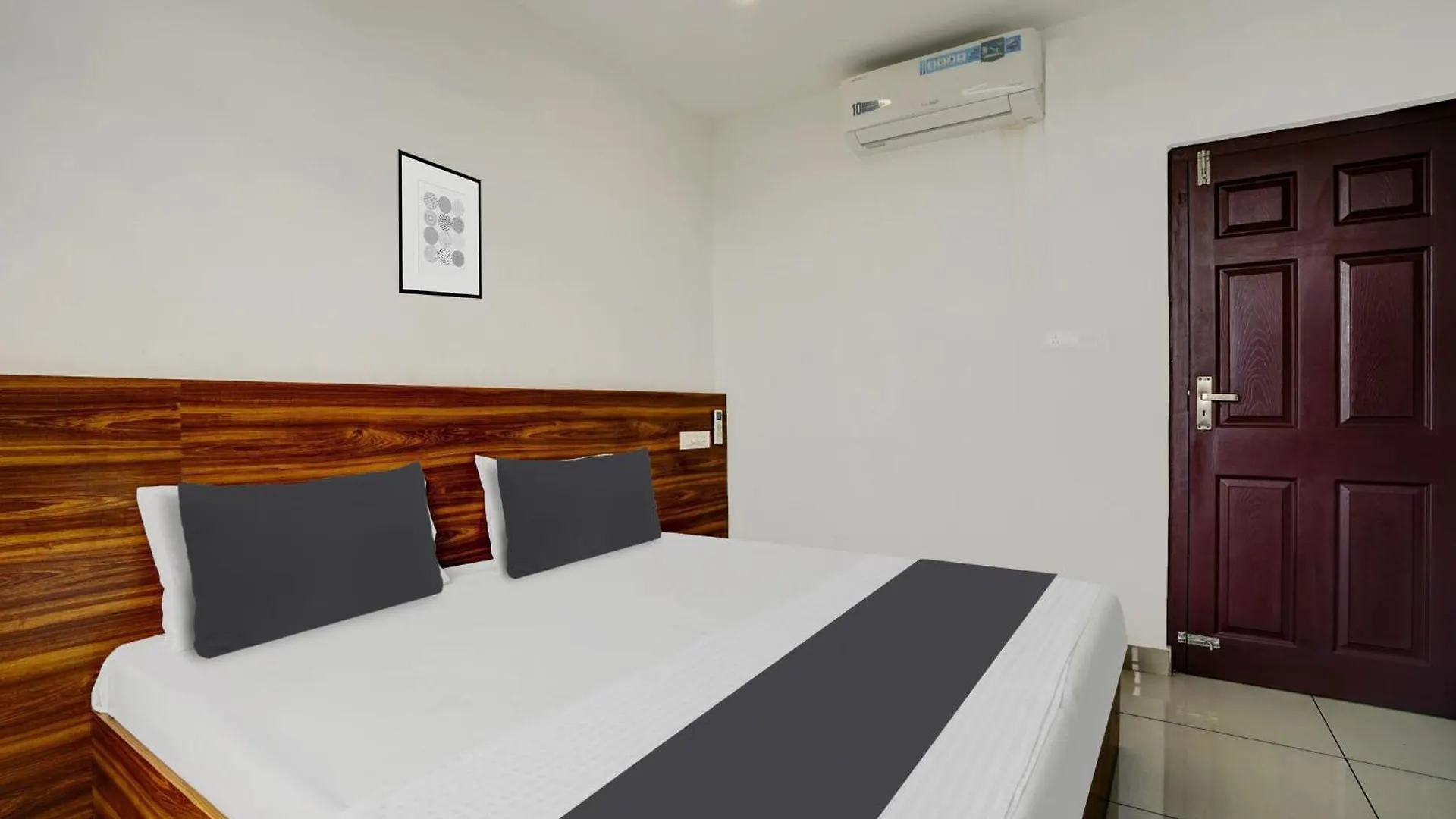Alwaye Hotel O Ferryland Residency