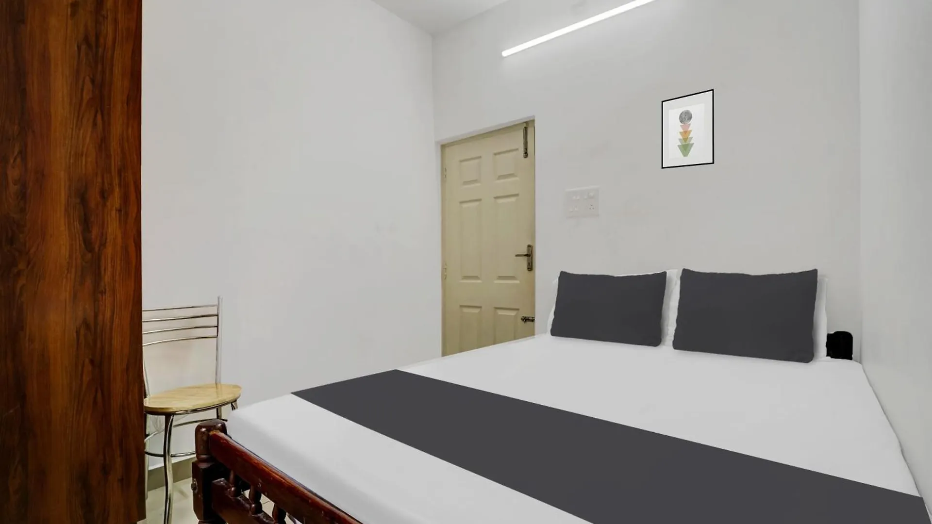Alwaye Hotel O Ferryland Residency
