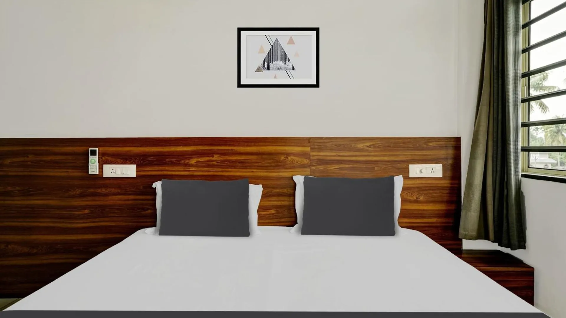 Alwaye Hotel O Ferryland Residency