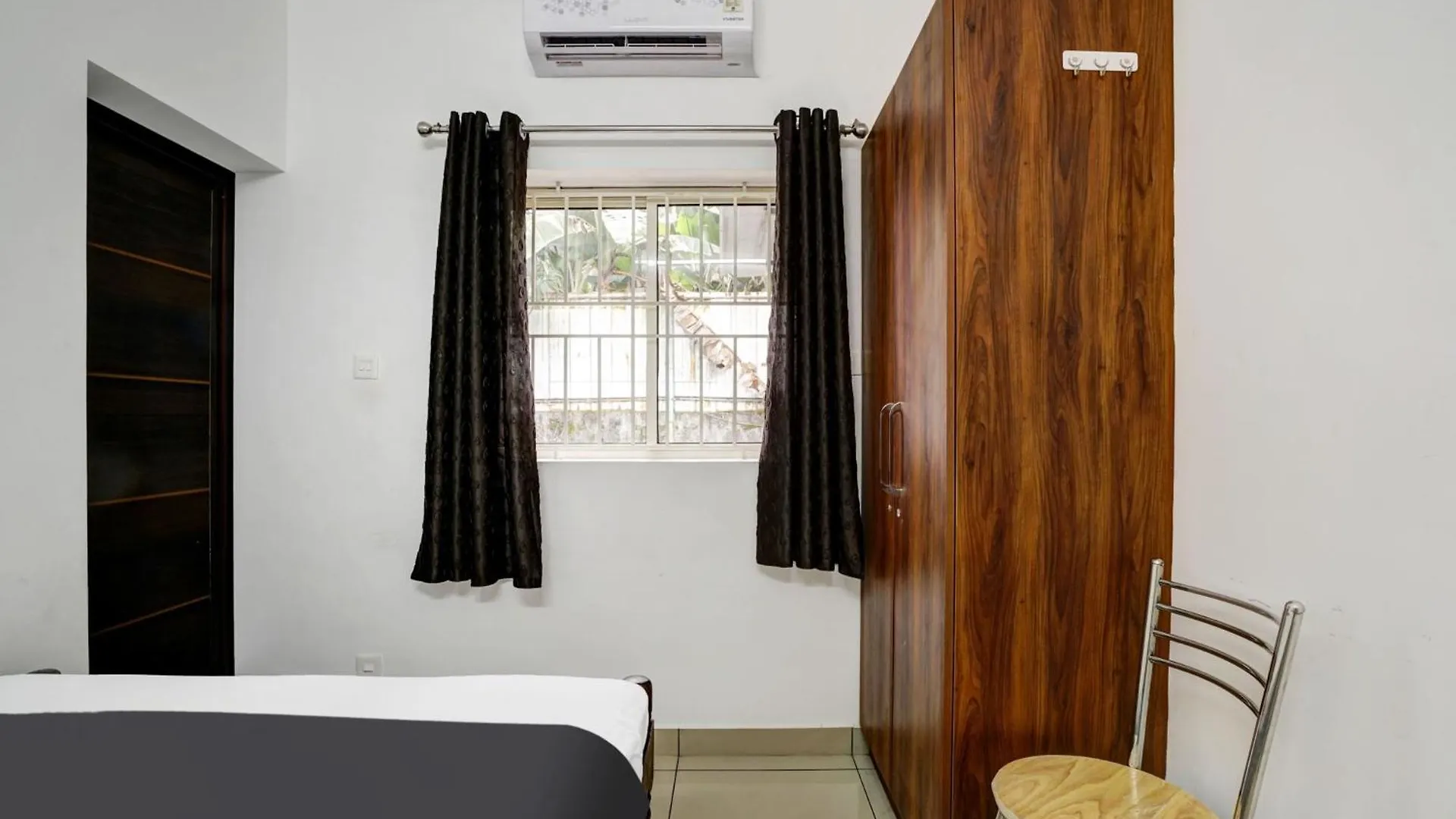 ***  Alwaye Hotel O Ferryland Residency הודו