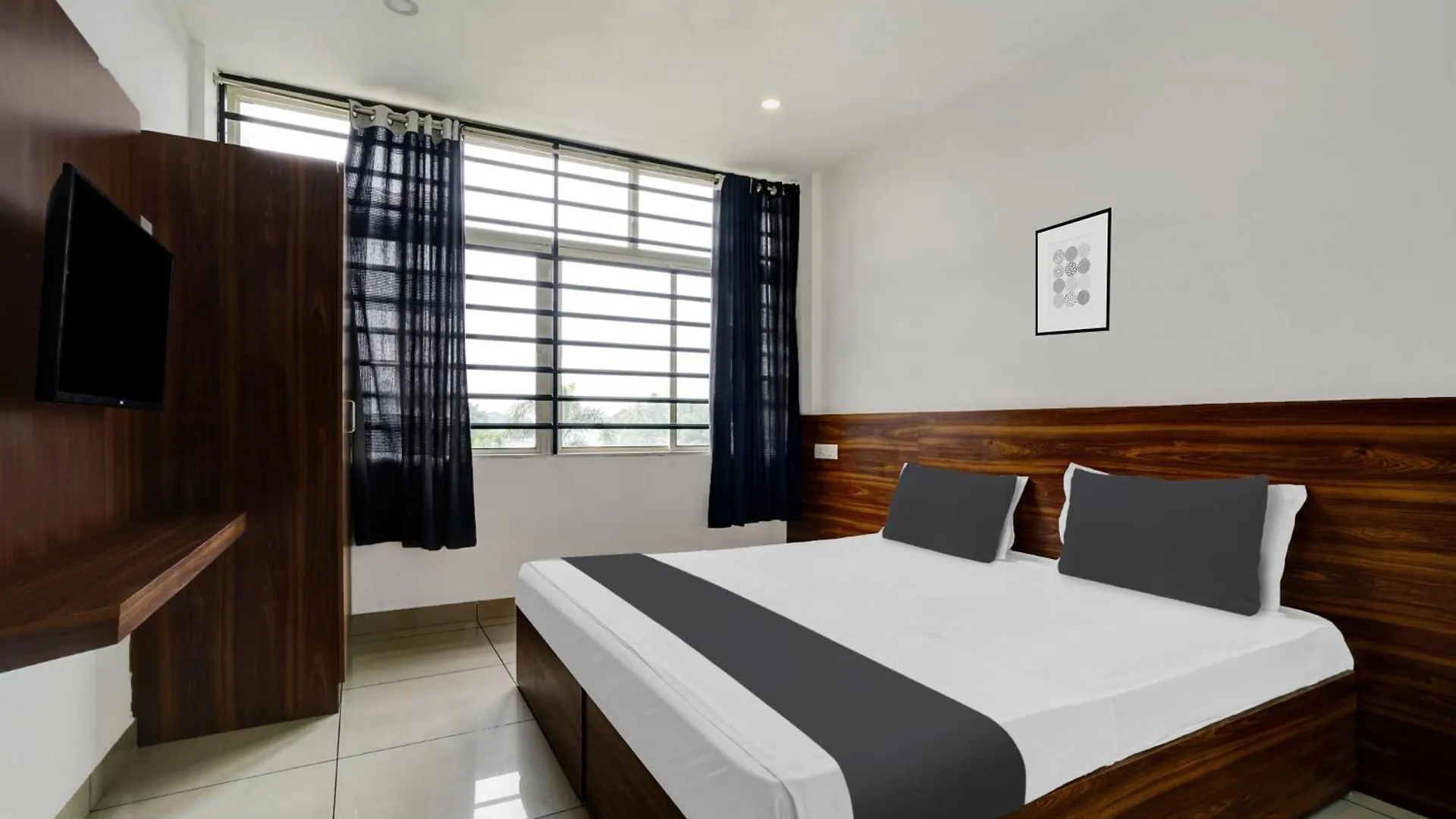 Alwaye Hotel O Ferryland Residency