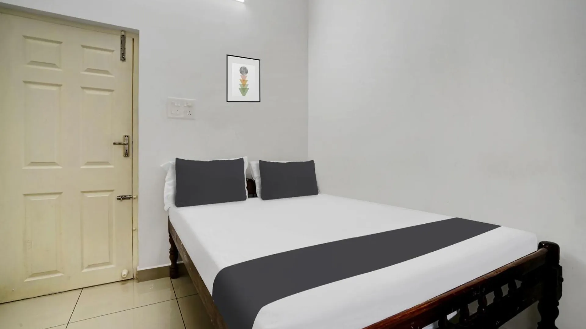 Alwaye Hotel O Ferryland Residency