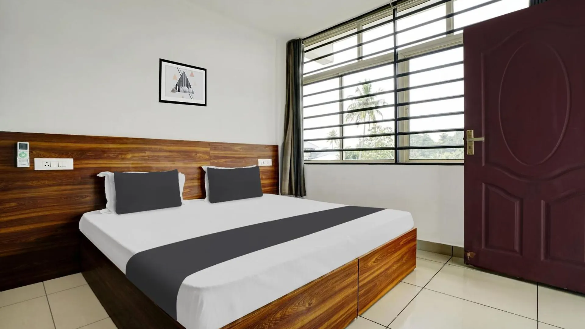 Alwaye Hotel O Ferryland Residency